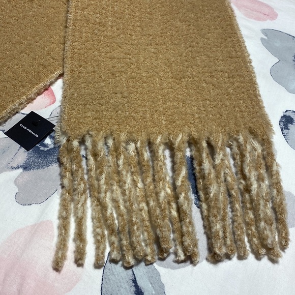 NWT Club Monaco Wool Blend Fringed Scarf - Picture 2 of 4